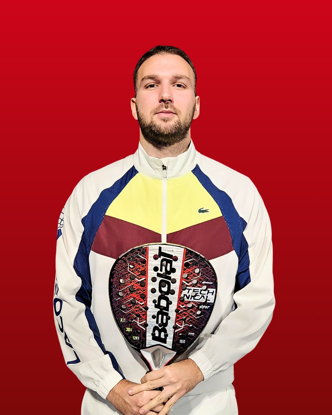 Maestro Filippo De Finis con racchetta da padel